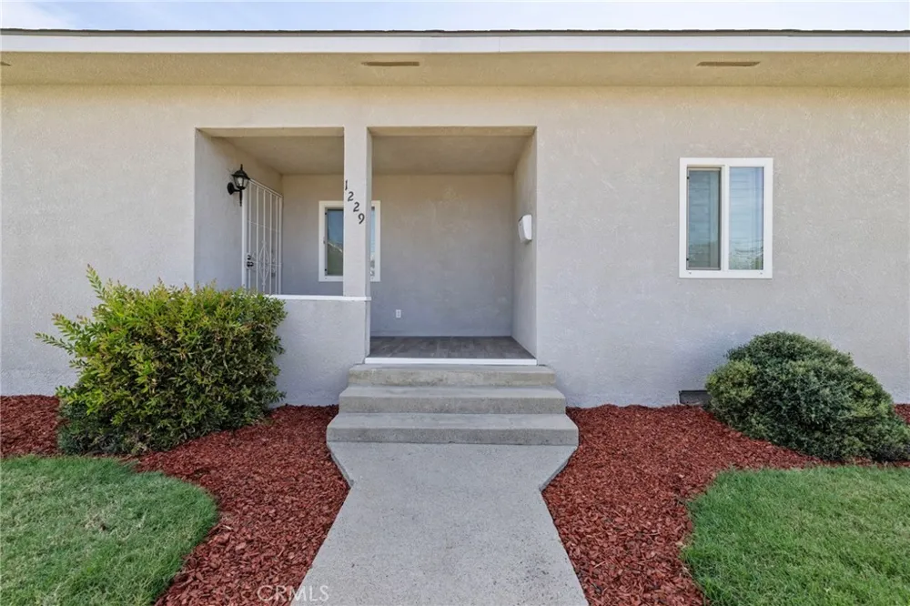 1229 Redington Hanford, CA 93230