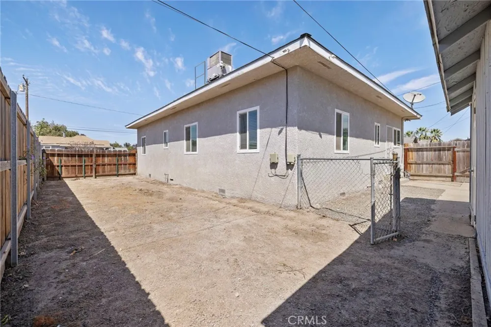 1229 Redington Hanford, CA 93230