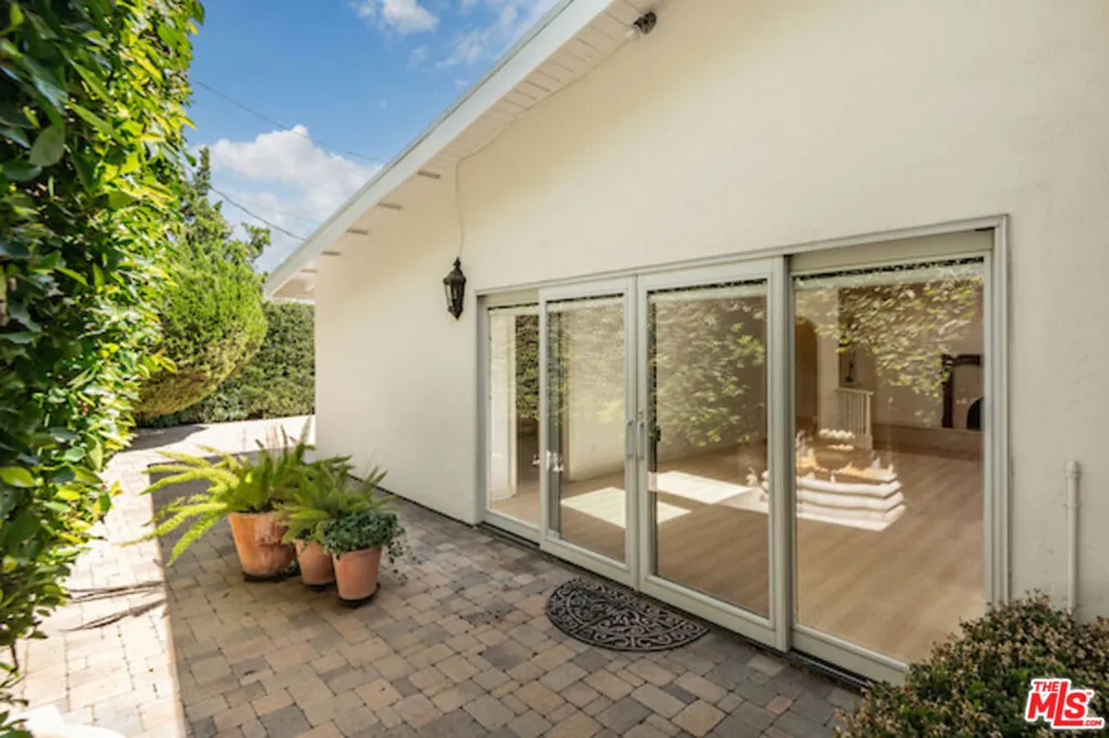 5496 Katherine Avenue Sherman Oaks, CA 91401