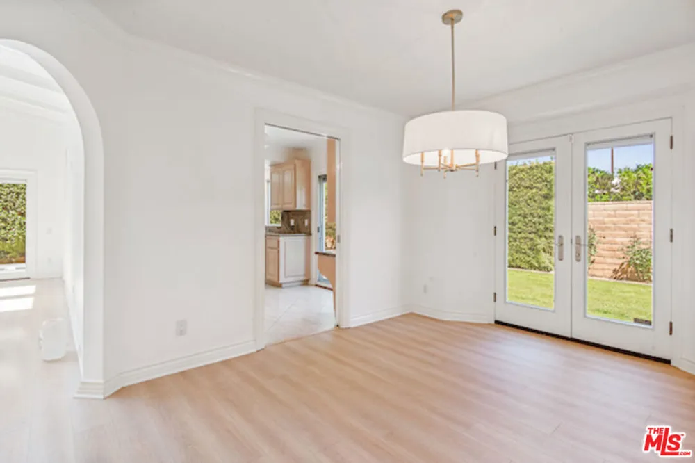 5496 Katherine Avenue Sherman Oaks, CA 91401