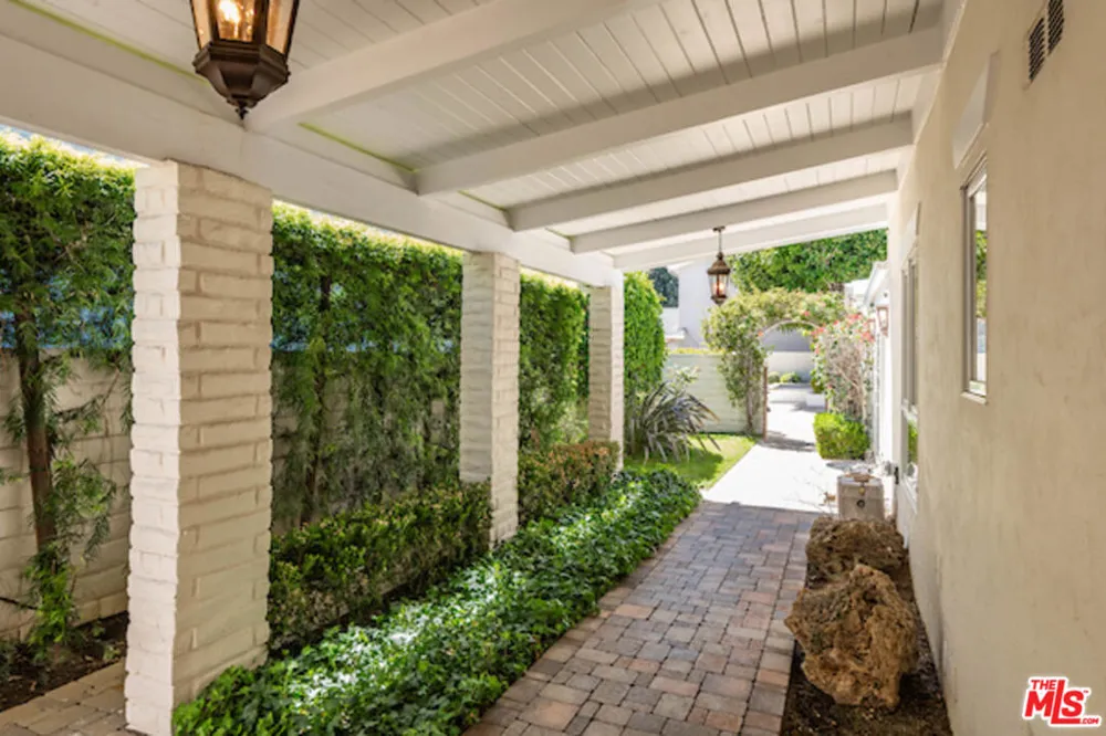 5496 Katherine Avenue Sherman Oaks, CA 91401