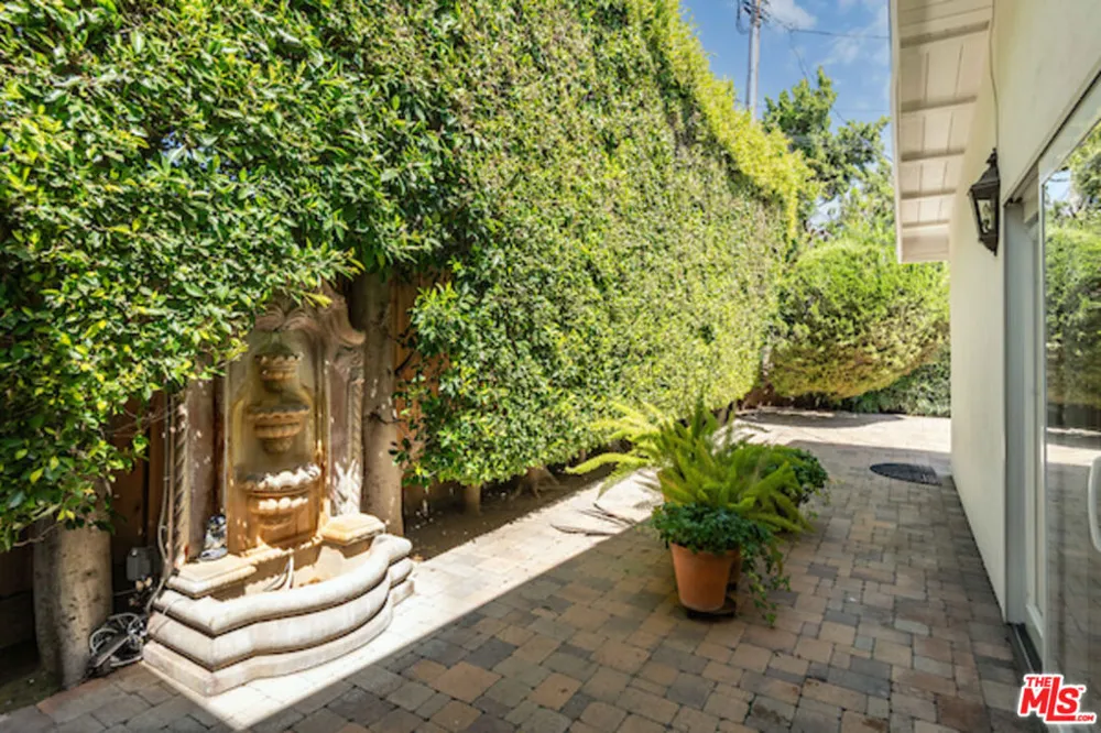5496 Katherine Avenue Sherman Oaks, CA 91401
