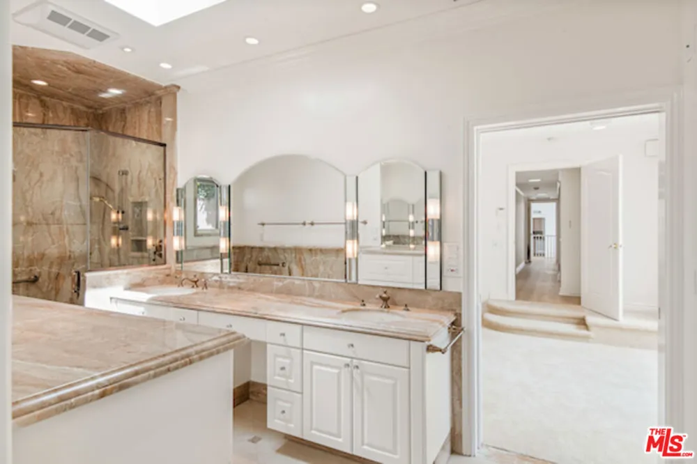 5496 Katherine Avenue Sherman Oaks, CA 91401