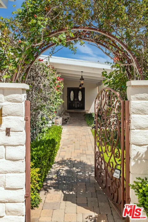 5496 Katherine Avenue Sherman Oaks, CA 91401
