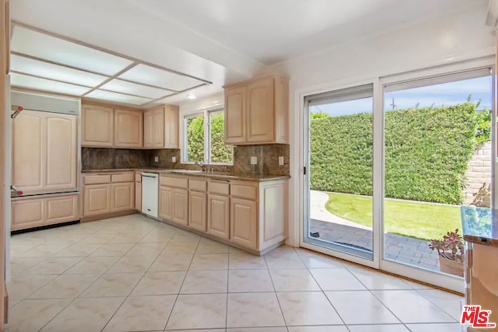 5496 Katherine Avenue Sherman Oaks, CA 91401