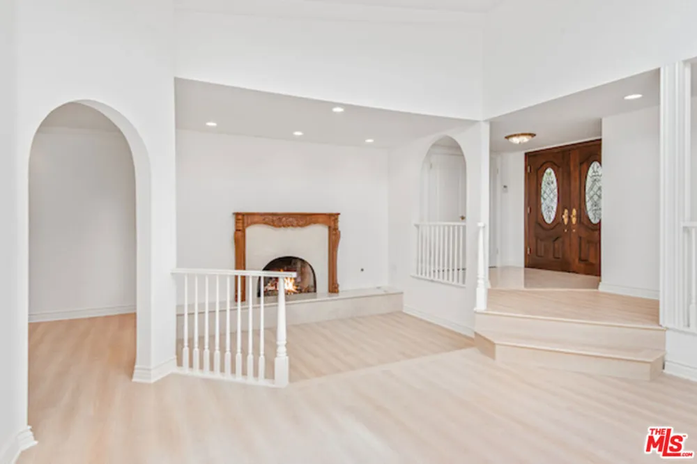 5496 Katherine Avenue Sherman Oaks, CA 91401