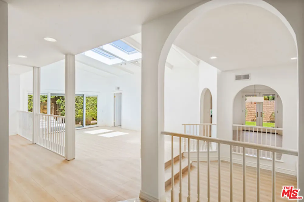 5496 Katherine Avenue Sherman Oaks, CA 91401