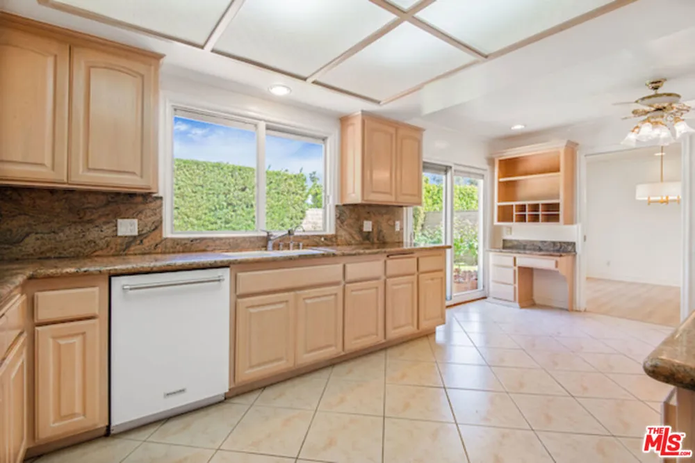 5496 Katherine Avenue Sherman Oaks, CA 91401