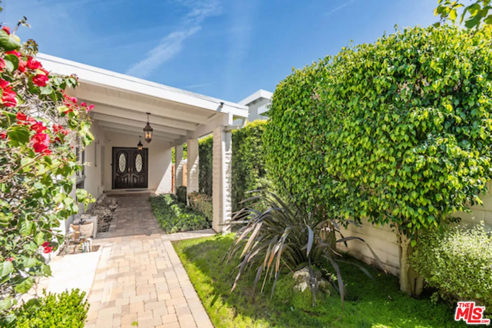 5496 Katherine Avenue Sherman Oaks, CA 91401