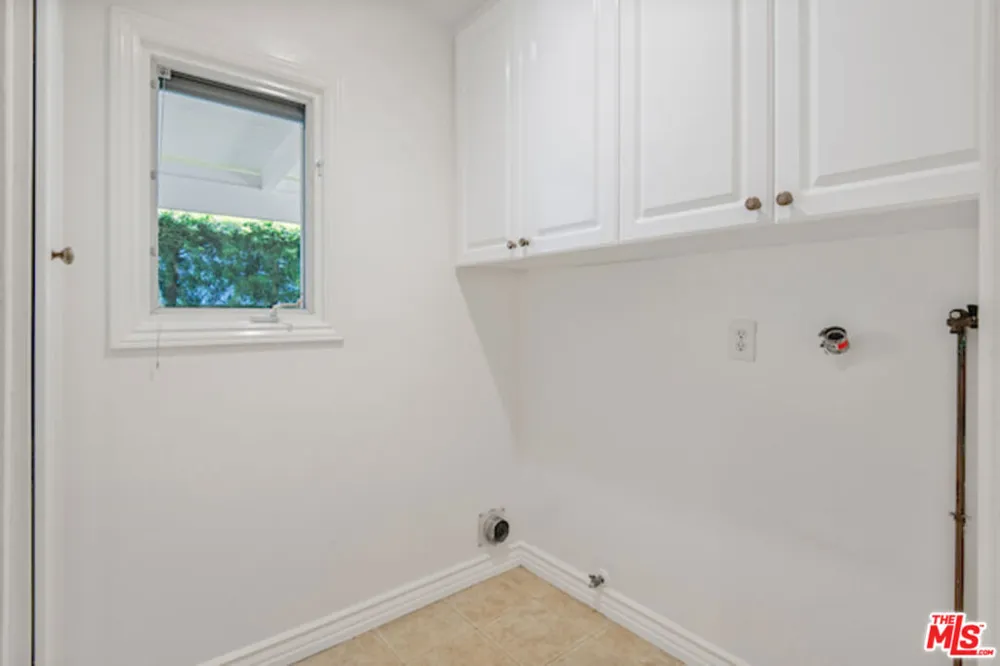 5496 Katherine Avenue Sherman Oaks, CA 91401