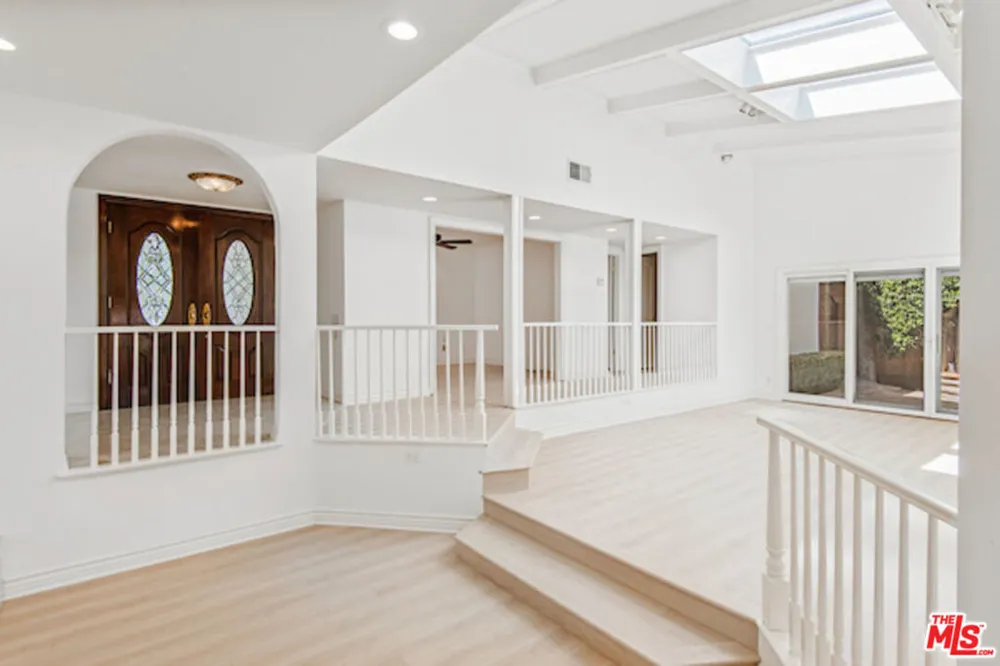 5496 Katherine Avenue Sherman Oaks, CA 91401