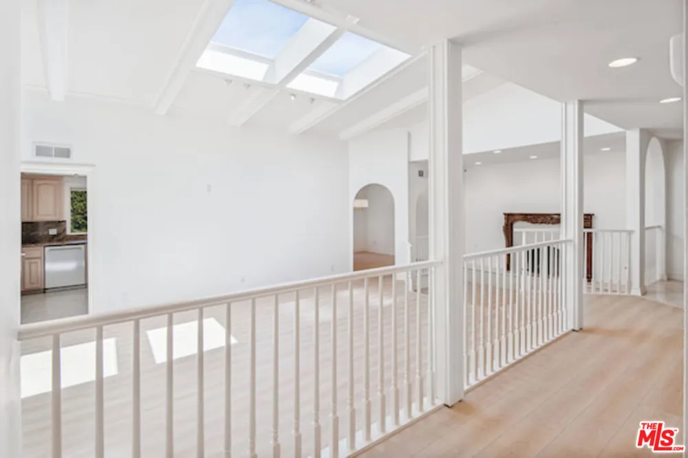 5496 Katherine Avenue Sherman Oaks, CA 91401