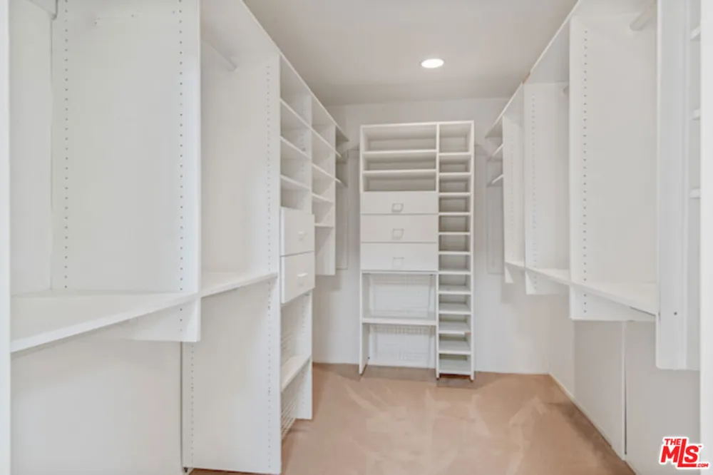 5496 Katherine Avenue Sherman Oaks, CA 91401