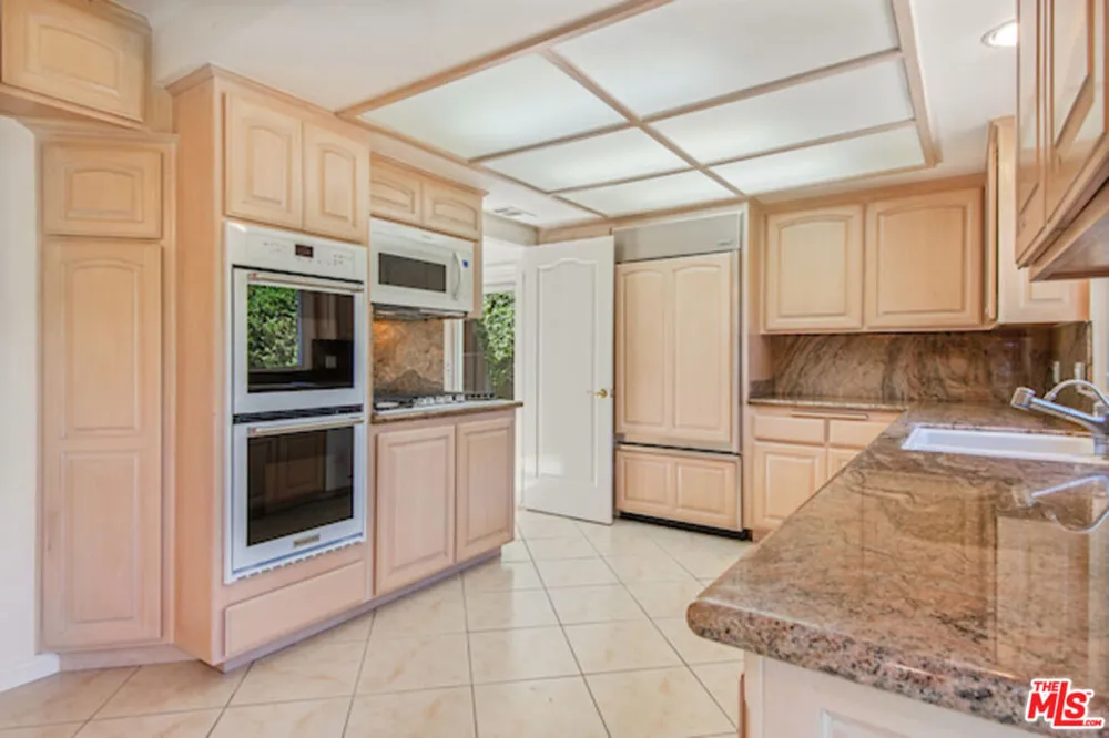 5496 Katherine Avenue Sherman Oaks, CA 91401