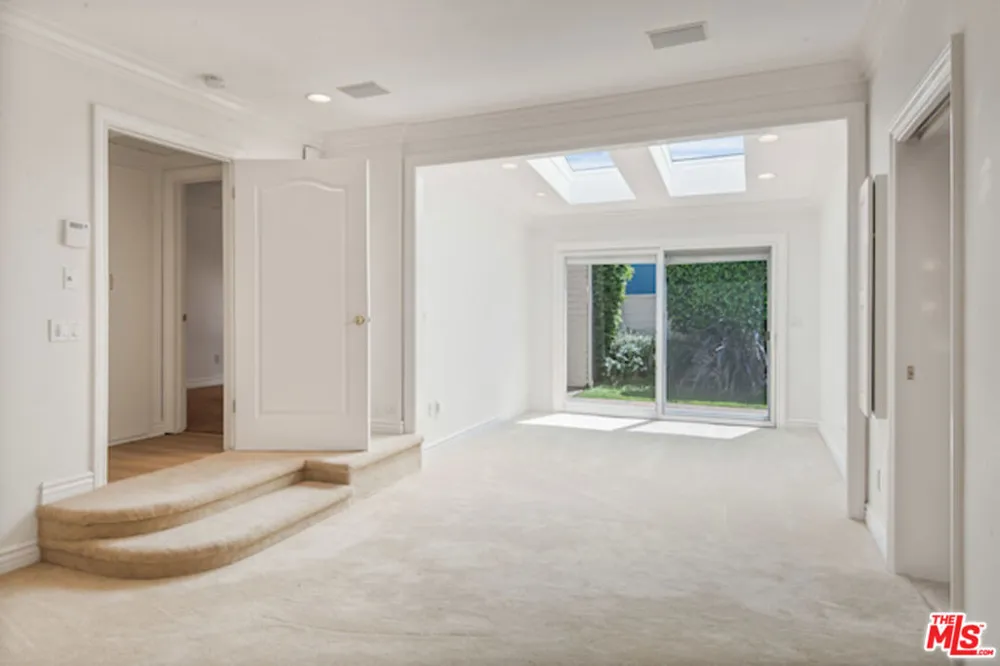 5496 Katherine Avenue Sherman Oaks, CA 91401