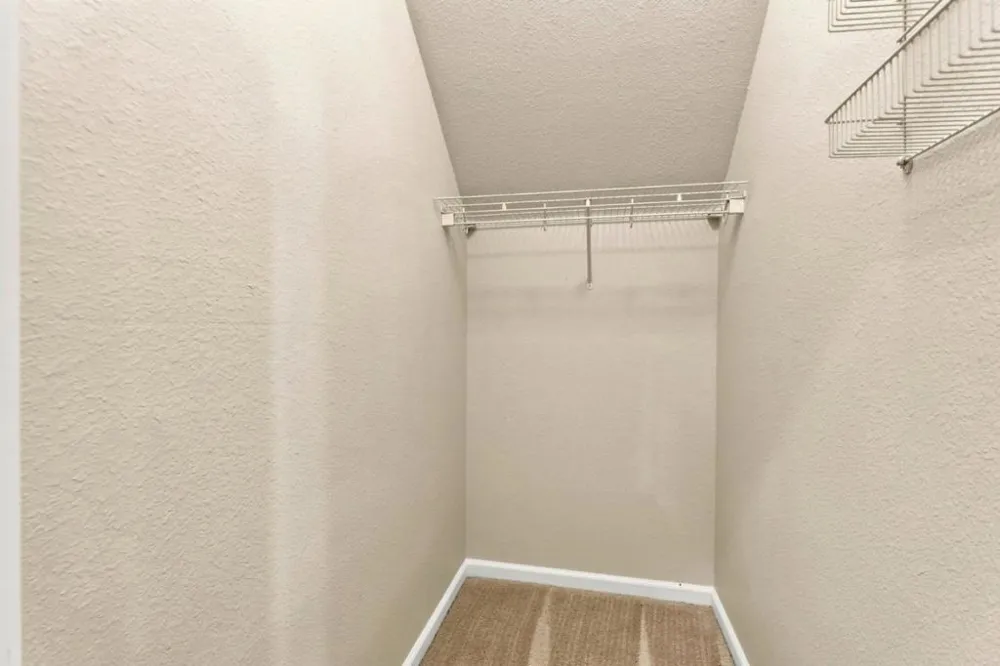 1995 Serene Drive Hollister, CA 95023