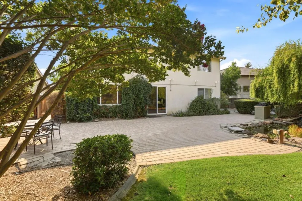 1995 Serene Drive Hollister, CA 95023