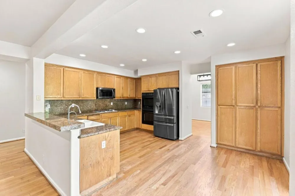 1995 Serene Drive Hollister, CA 95023