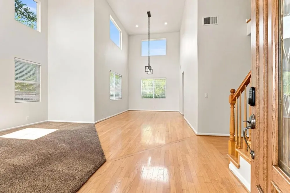 1995 Serene Drive Hollister, CA 95023