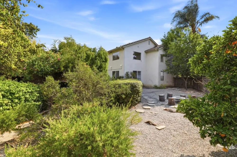 1995 Serene Drive Hollister, CA 95023