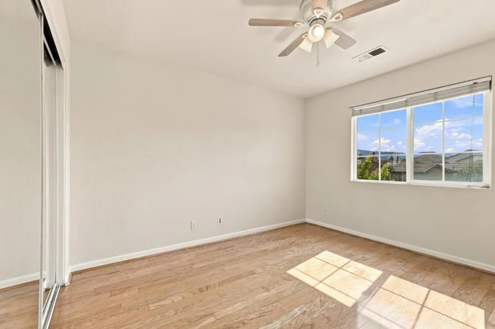 1995 Serene Drive Hollister, CA 95023