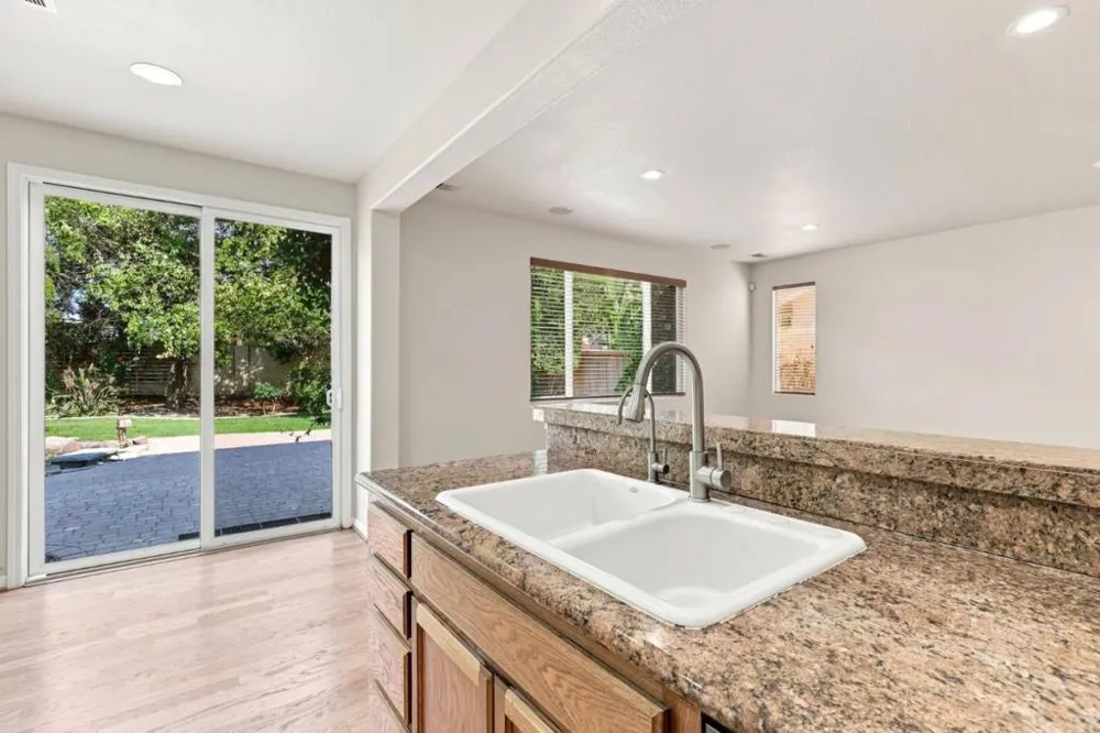 1995 Serene Drive Hollister, CA 95023