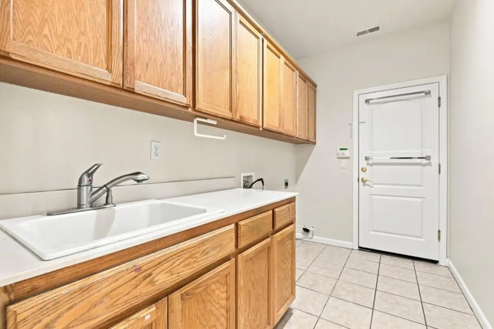 1995 Serene Drive Hollister, CA 95023