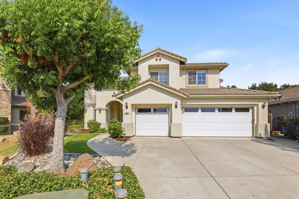 1995 Serene Drive Hollister, CA 95023