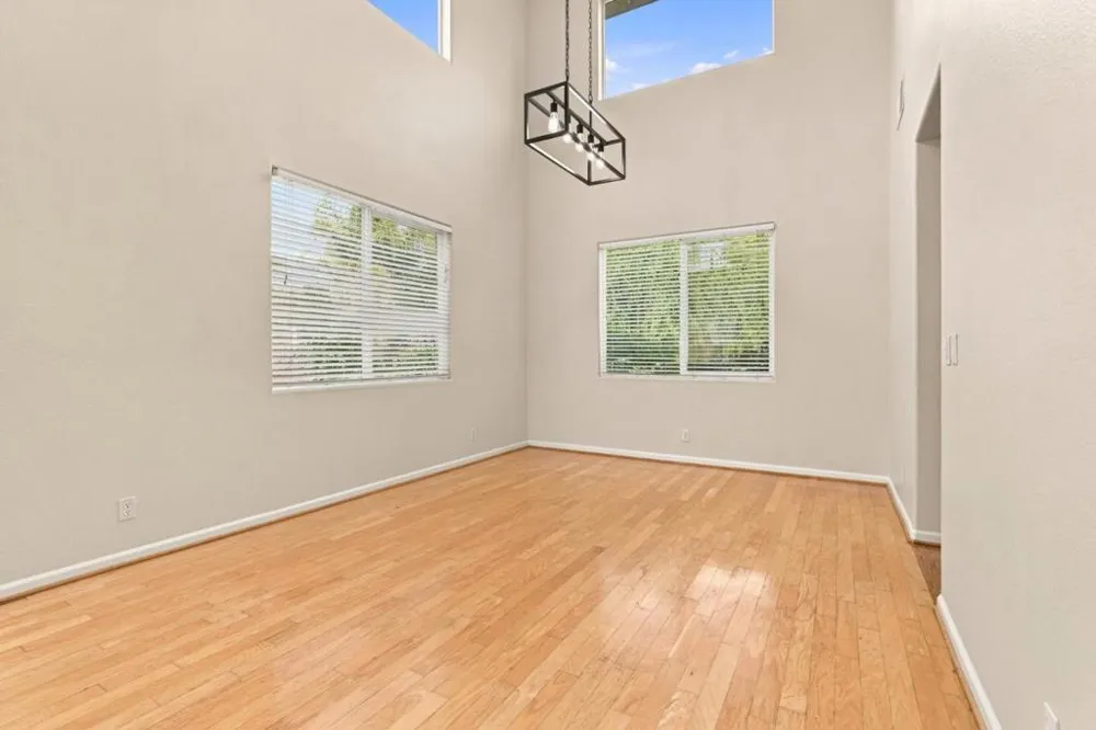 1995 Serene Drive Hollister, CA 95023