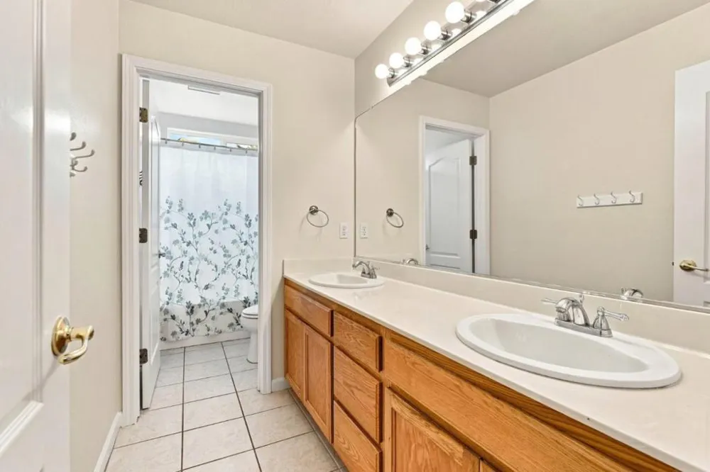 1995 Serene Drive Hollister, CA 95023