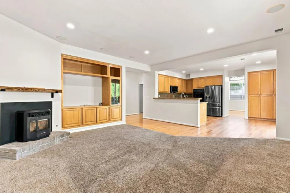 1995 Serene Drive Hollister, CA 95023