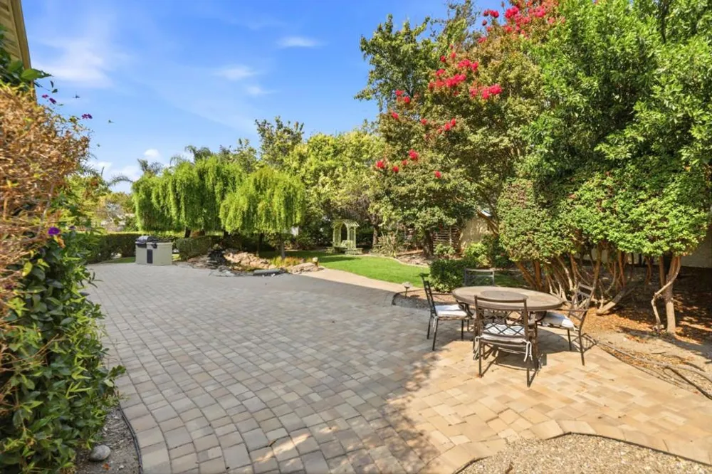 1995 Serene Drive Hollister, CA 95023