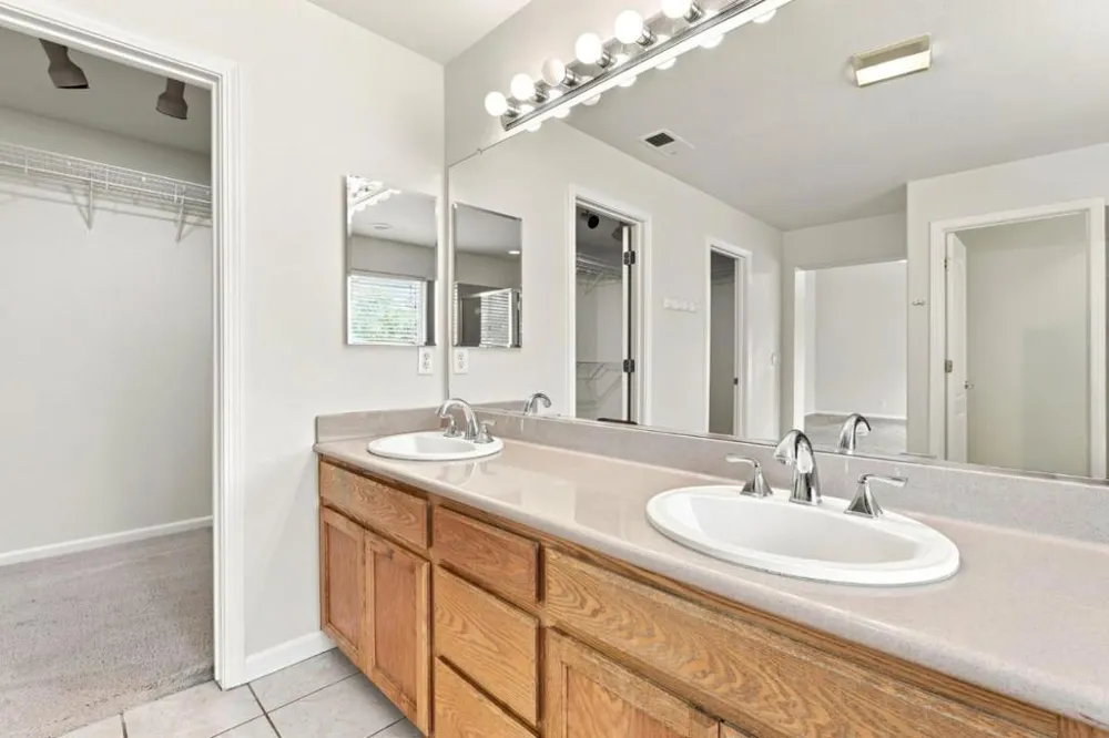 1995 Serene Drive Hollister, CA 95023