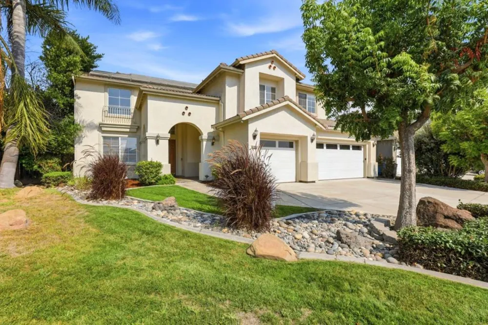 1995 Serene Drive Hollister, CA 95023