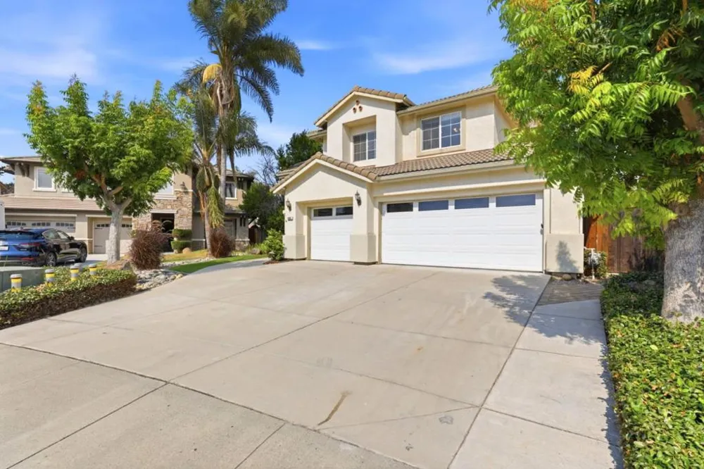 1995 Serene Drive Hollister, CA 95023