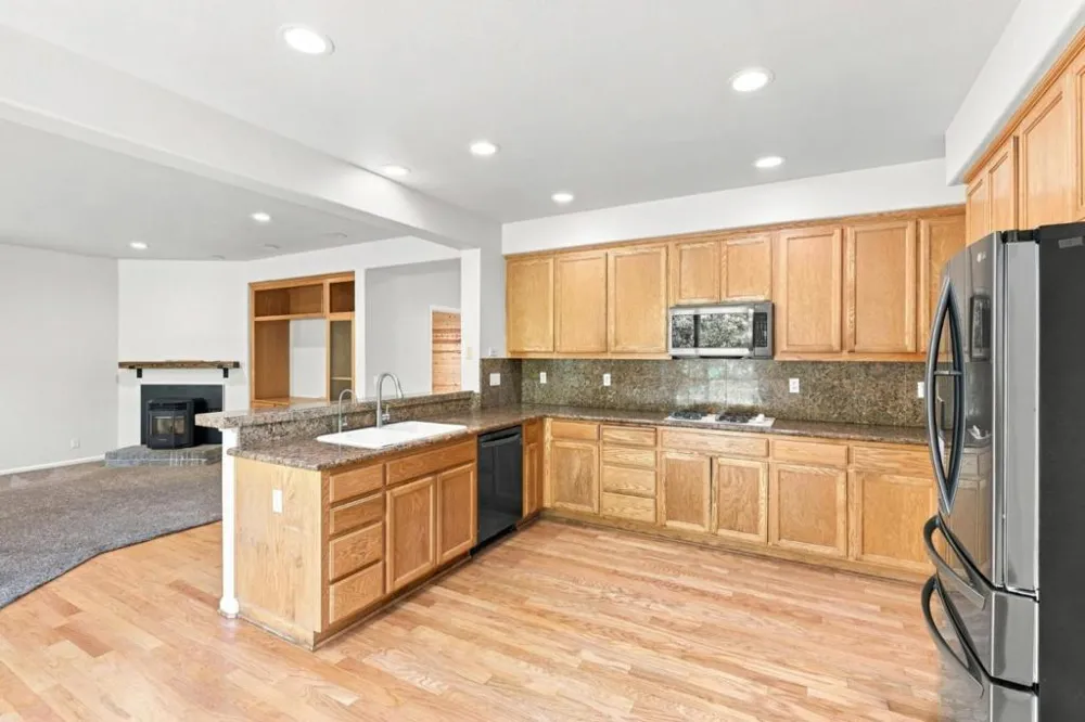 1995 Serene Drive Hollister, CA 95023