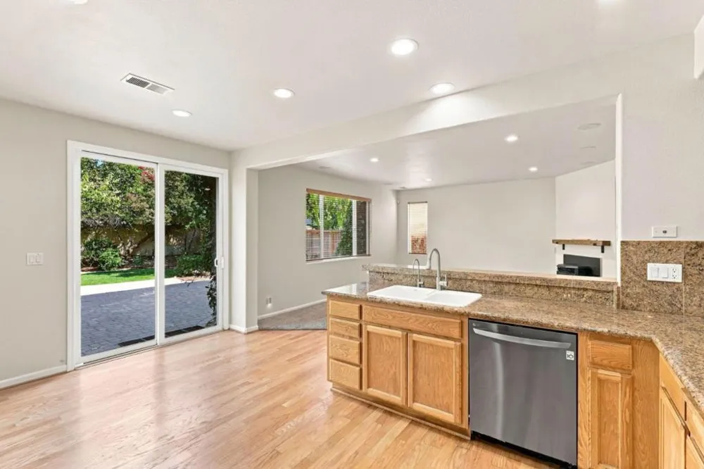 1995 Serene Drive Hollister, CA 95023