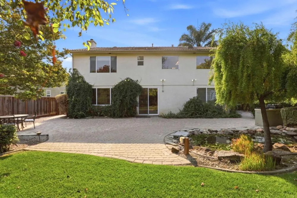 1995 Serene Drive Hollister, CA 95023