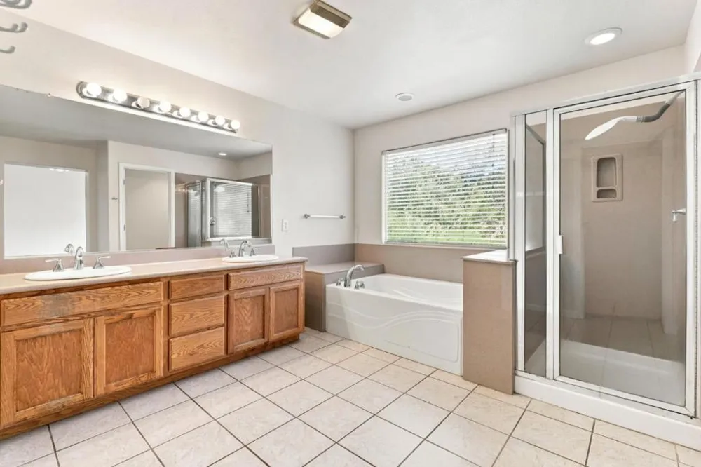 1995 Serene Drive Hollister, CA 95023