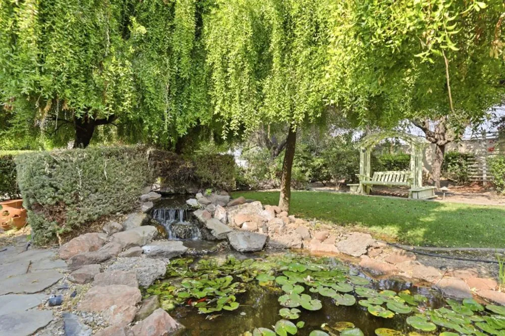 1995 Serene Drive Hollister, CA 95023
