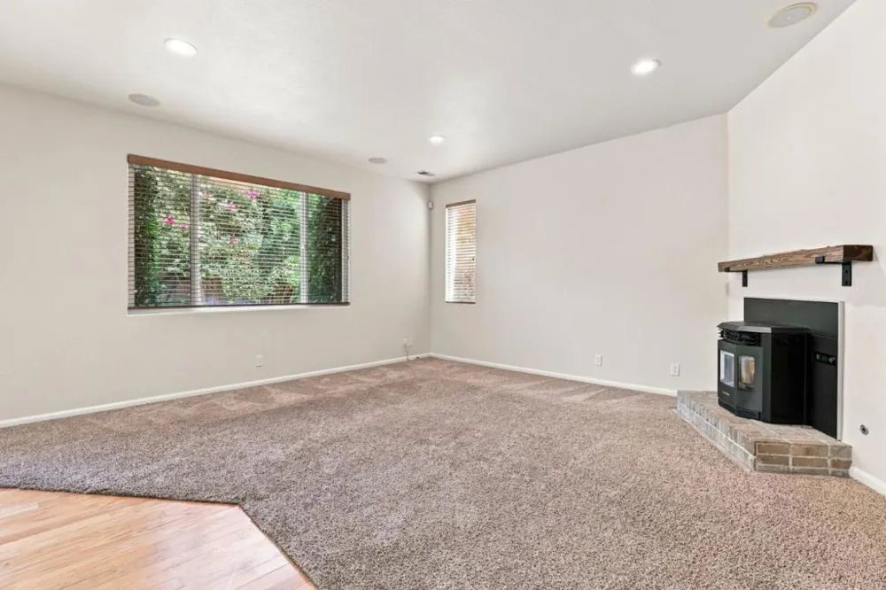 1995 Serene Drive Hollister, CA 95023