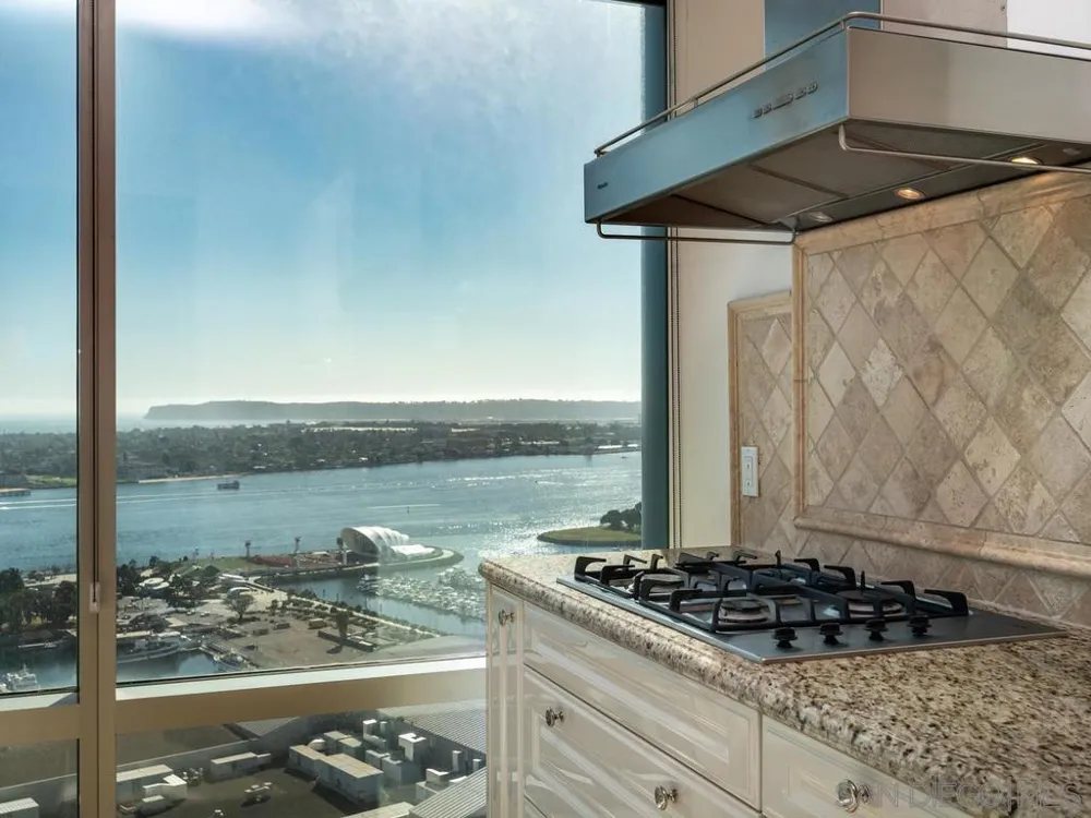 165 6th Ave #2803 San Diego, CA 92101