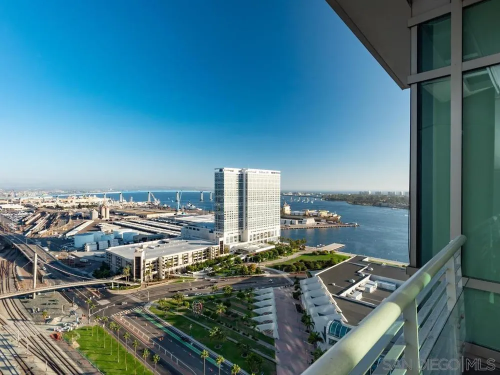 165 6th Ave #2803 San Diego, CA 92101