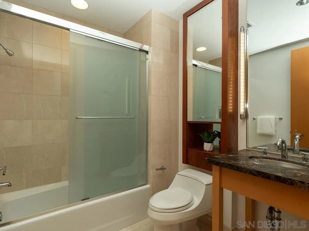 165 6th Ave #2803 San Diego, CA 92101