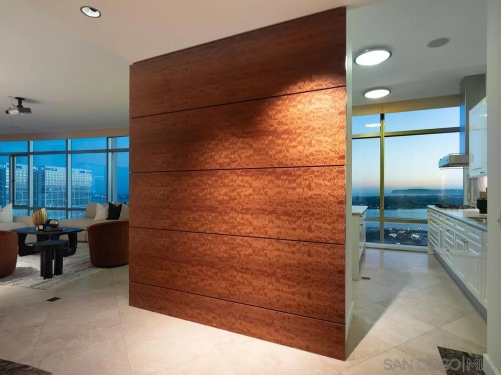 165 6th Ave #2803 San Diego, CA 92101
