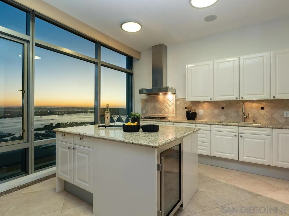 165 6th Ave #2803 San Diego, CA 92101