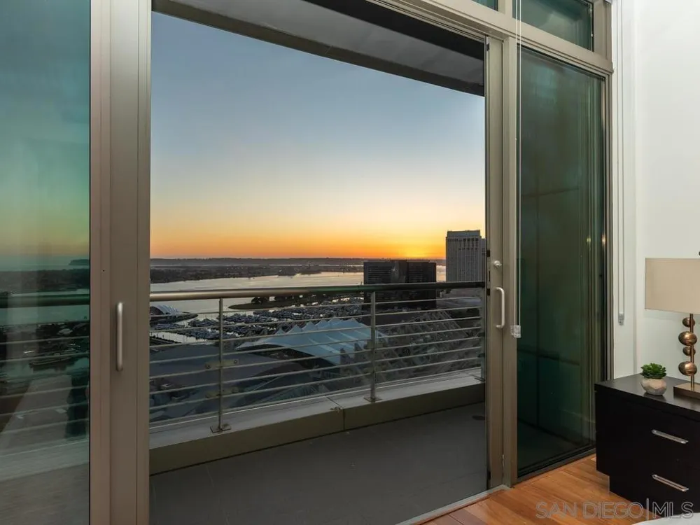 165 6th Ave #2803 San Diego, CA 92101