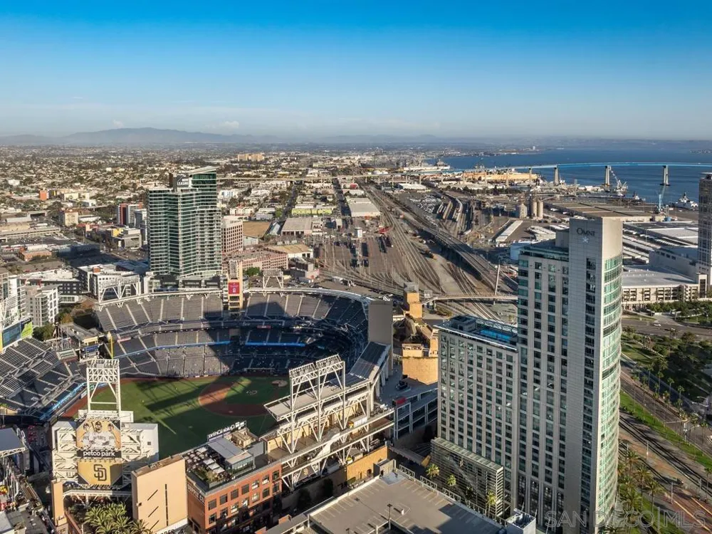 165 6th Ave #2803 San Diego, CA 92101