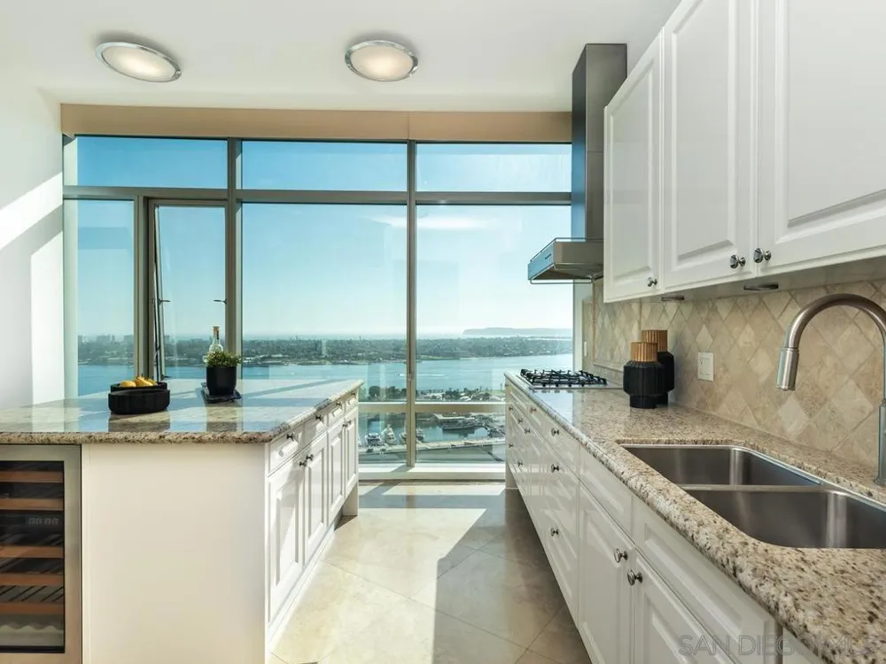 165 6th Ave #2803 San Diego, CA 92101