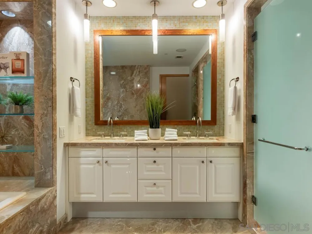 165 6th Ave #2803 San Diego, CA 92101
